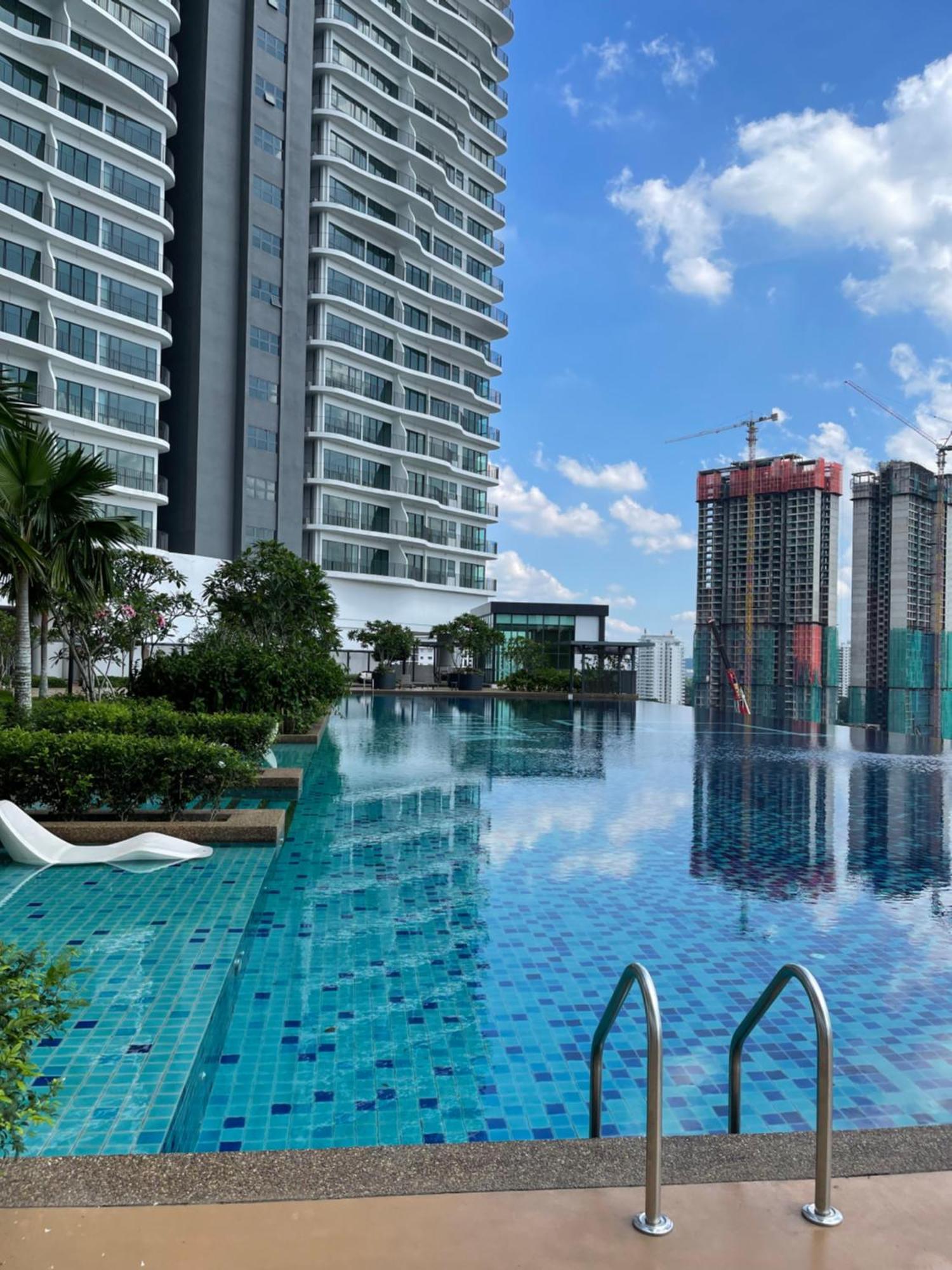 Wizarding Near Klcc Link Lrt & Mall Kuala Lumpur